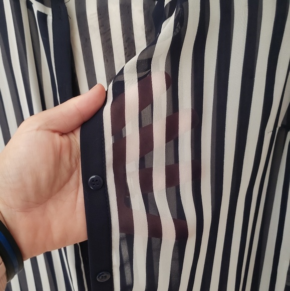 Sleeveless blu and white sheer top - Picture 3 of 5